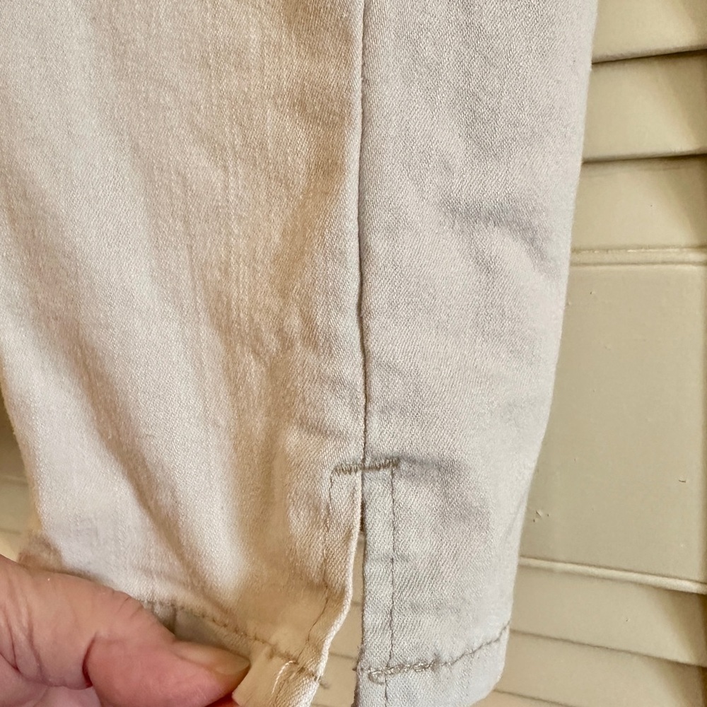 RIDERS by LEE, WOMENS, OFF-WHITE, 5 POCKET, CAPRI JEANS. SIDE LEG SLITS.SIZE 20M - Picture 3 of 6